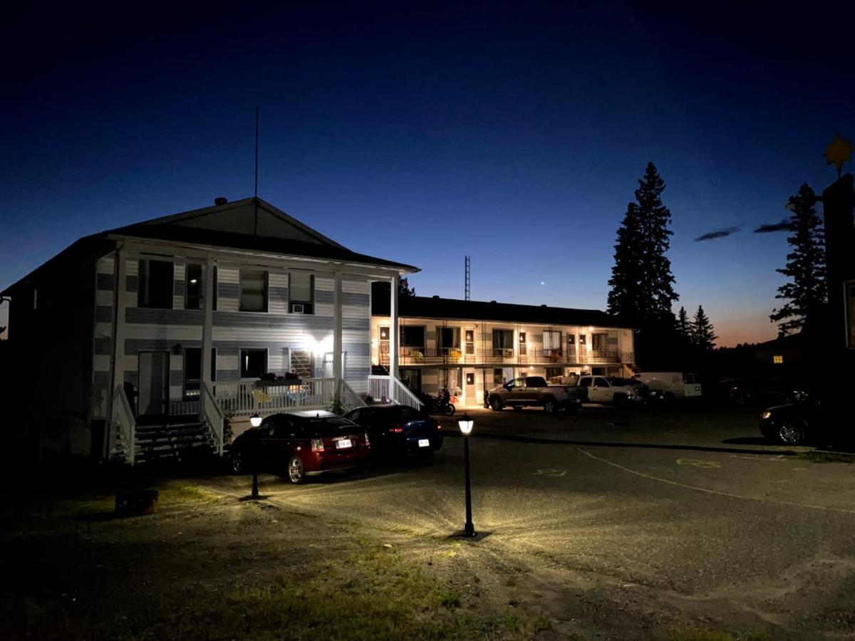 Bay Lake Inn - Frontiersman Motel Latchford 외부 사진