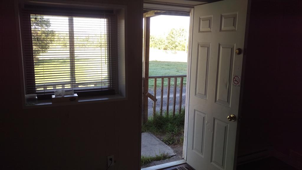Bay Lake Inn - Frontiersman Motel Latchford 외부 사진