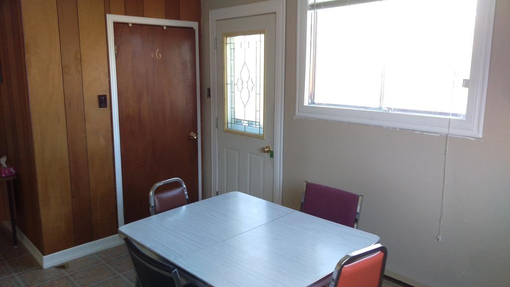 Bay Lake Inn - Frontiersman Motel Latchford 외부 사진