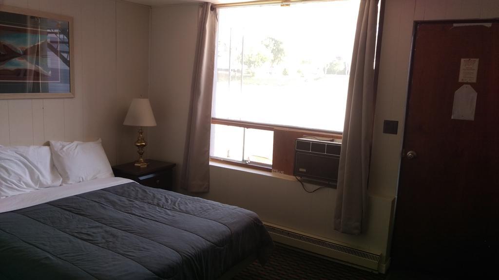 Bay Lake Inn - Frontiersman Motel Latchford 외부 사진