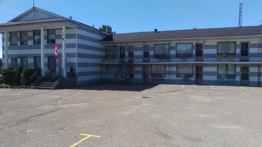 Bay Lake Inn - Frontiersman Motel Latchford 외부 사진
